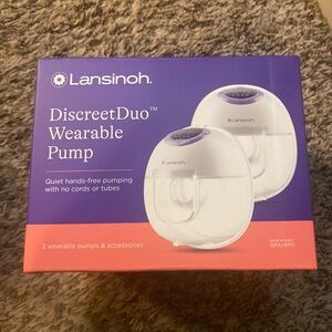 Lansinoh DiscreetDuo Wearable Pump in White and Purple